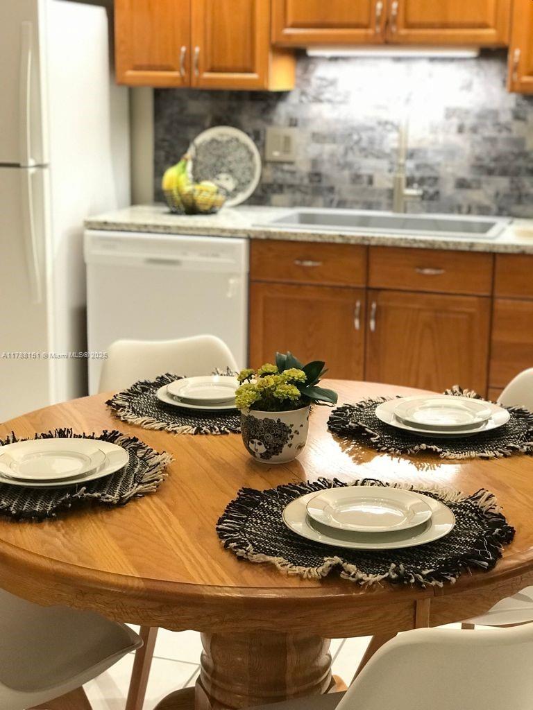 MAYFAIR APT CO-OP - Residential Lease