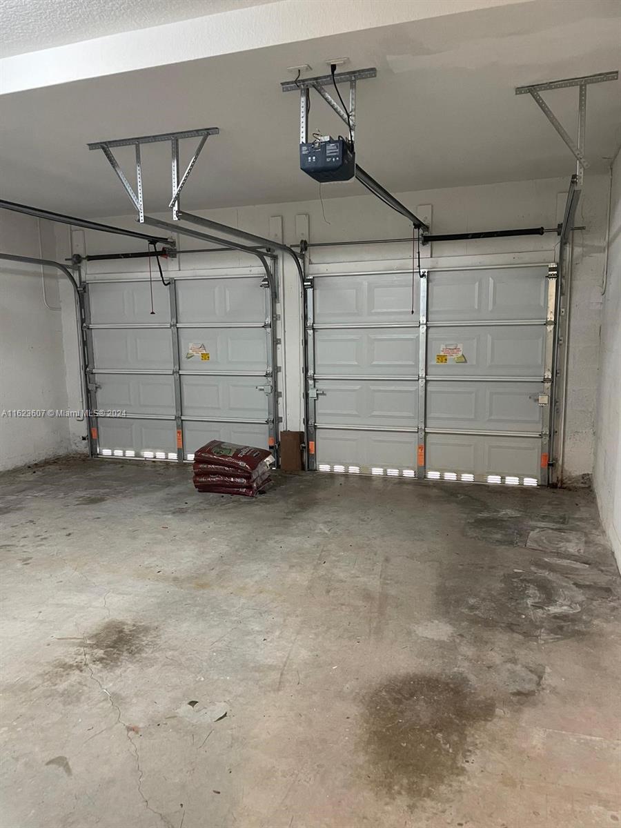 CHAMPION LAKES - Residential