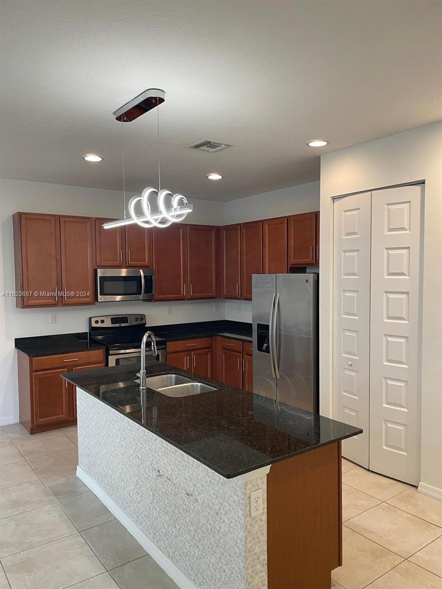 CHAMPION LAKES - Residential