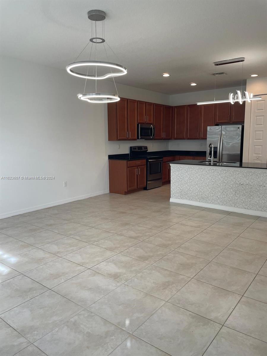 CHAMPION LAKES - Residential