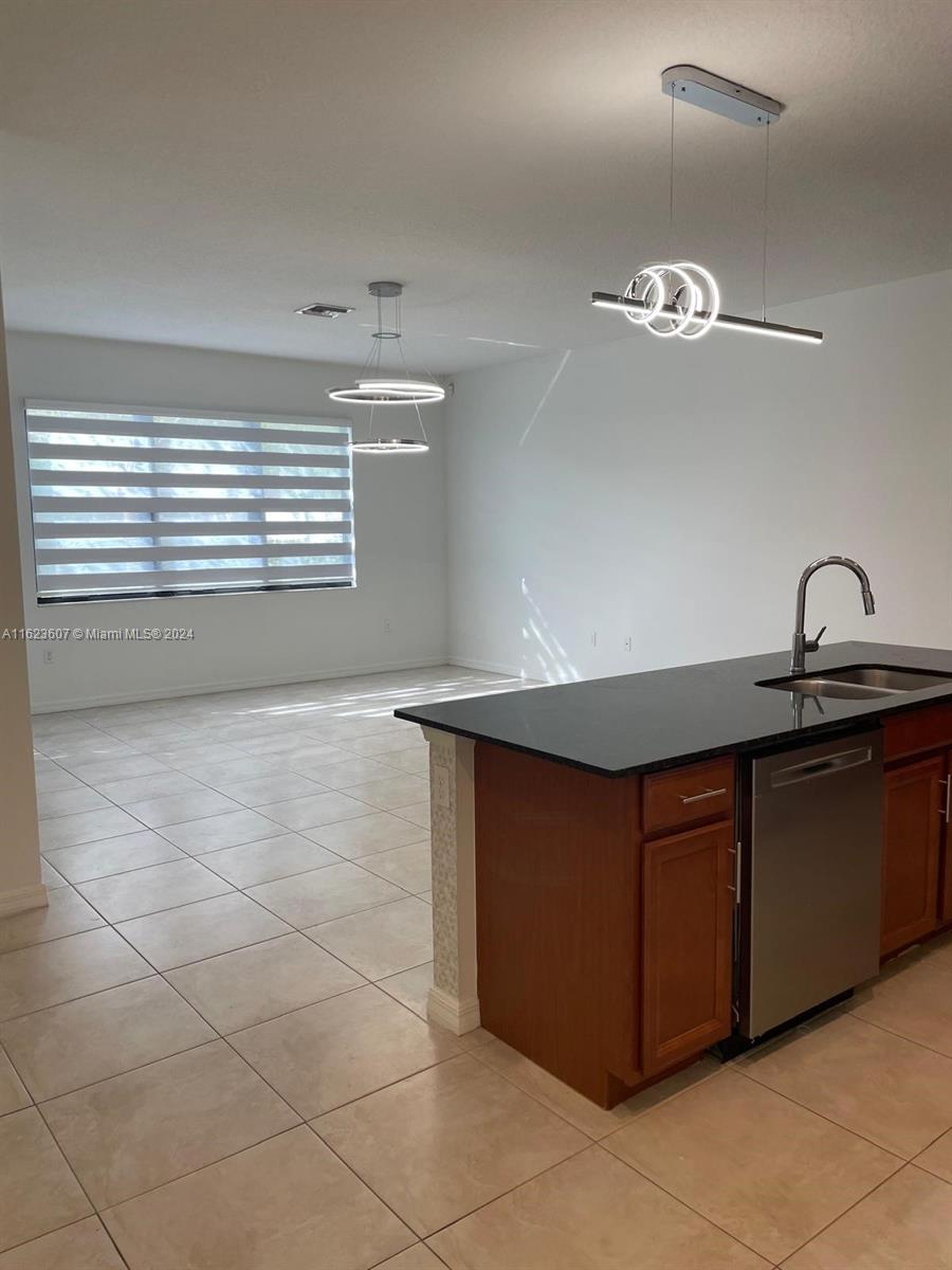 CHAMPION LAKES - Residential