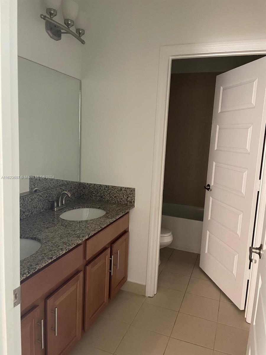 CHAMPION LAKES - Residential