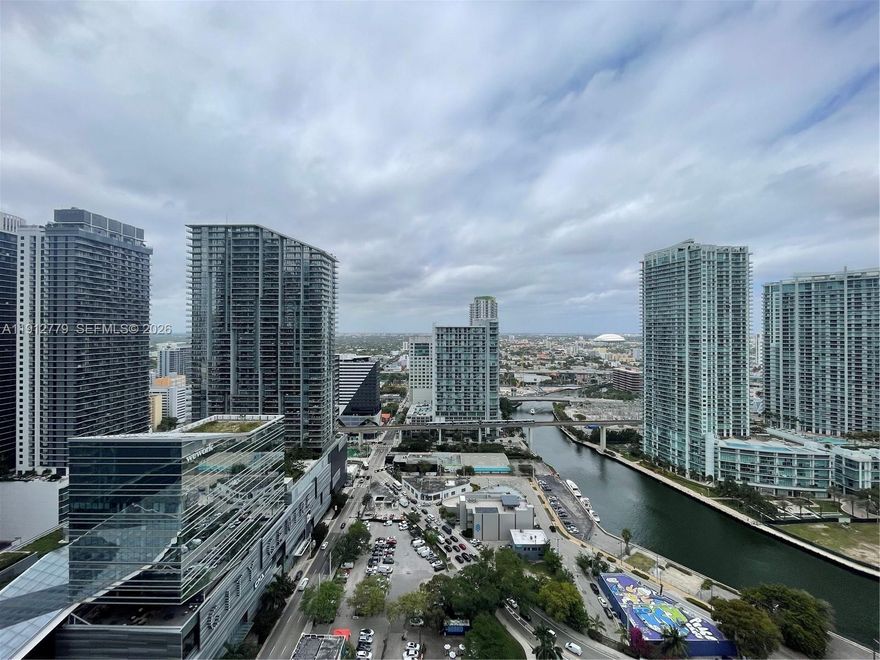Stunning 1 bedroom and 1.5 bathroom. Enjoy the panoramic views of the city & river on your expanded balcony.
Floor to ceiling hurricane doors with electric blinds, Bosch appliances, designer kitchen, bathrooms & closet cabinetry. REACH Brickell City Centre offers: a fabulous gym, infinity pool, cafe, theatre, 24 hours concierge services, garage parking with valet, state of the art security and indoor access to an elegant mall filled with posh restaurants and upscale stores. Walking distance to metro and train stations. Water, internet and basic cable are included.