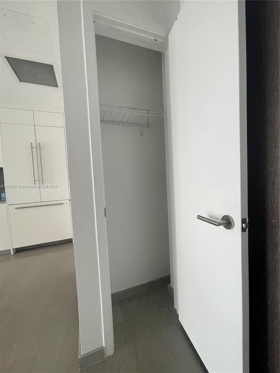 REACH CONDO - Residential