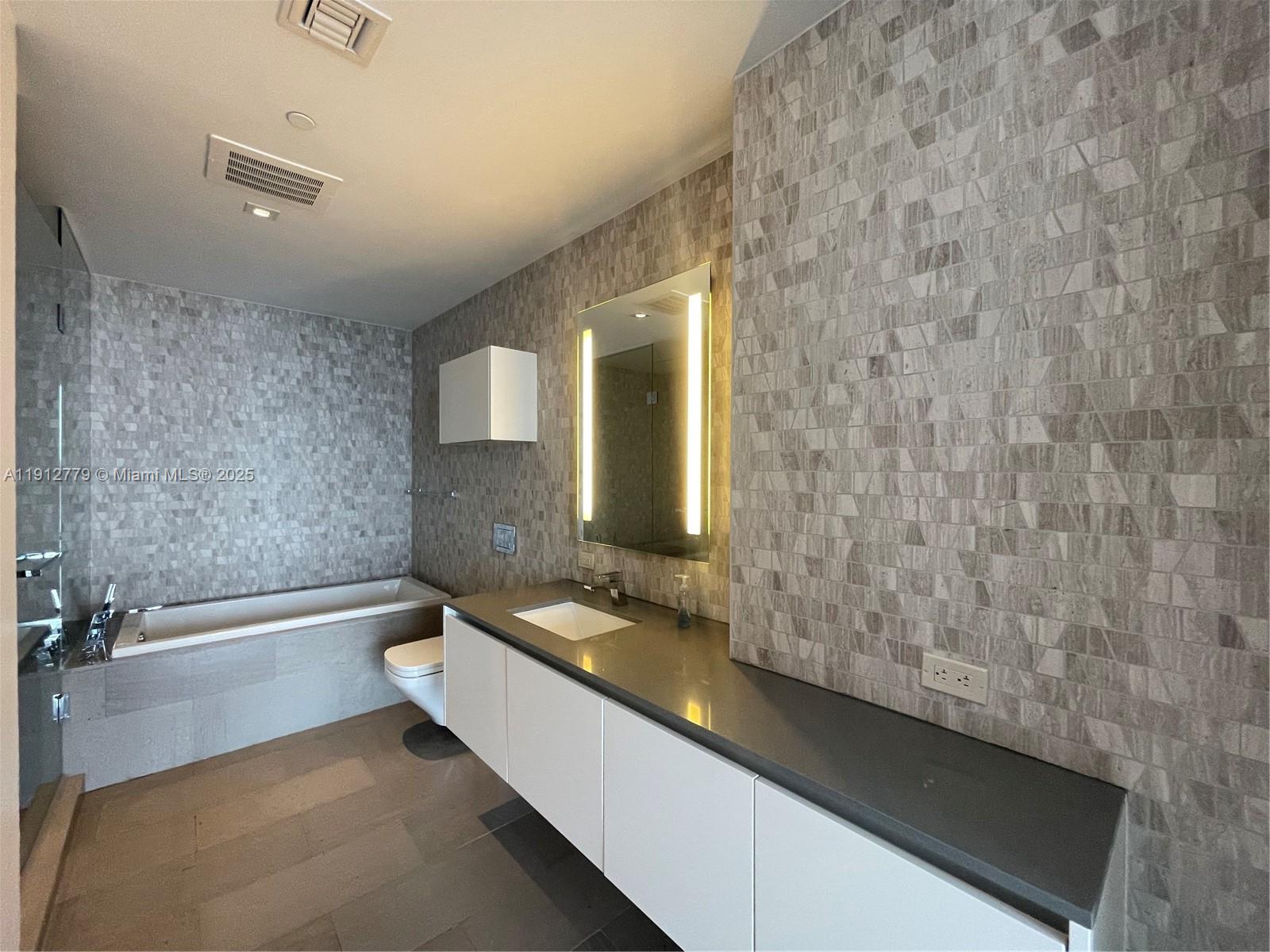 REACH CONDO - Residential