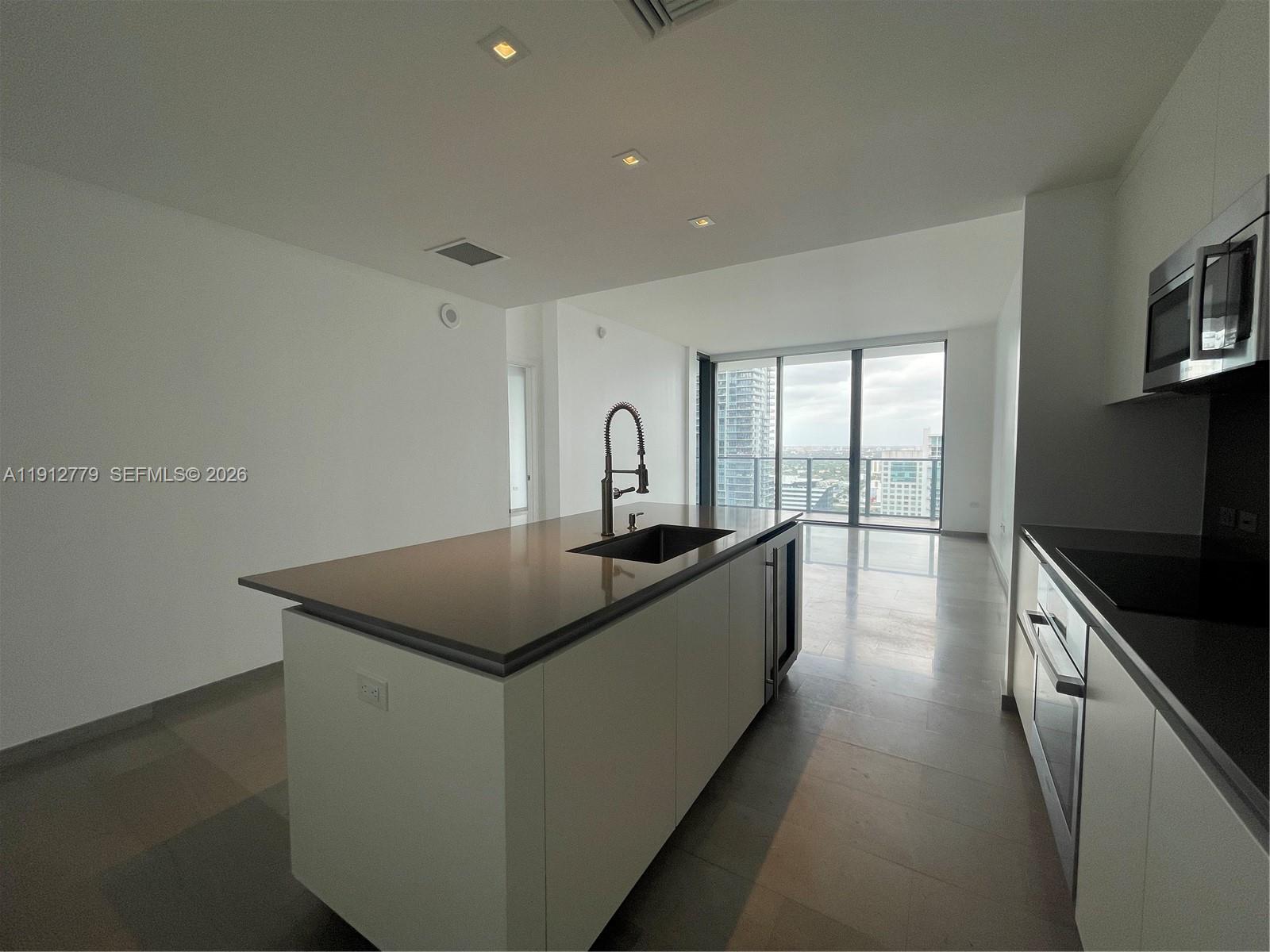 REACH CONDO - Residential