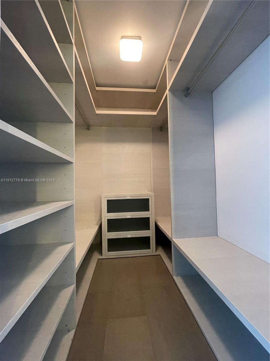 REACH CONDO - Residential