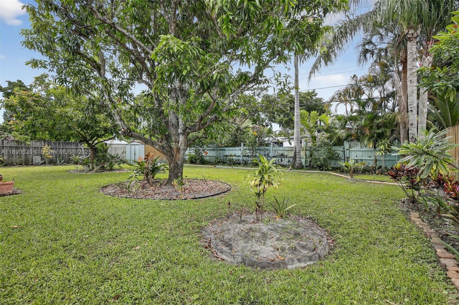LLOYD ESTATES - Residential Lease