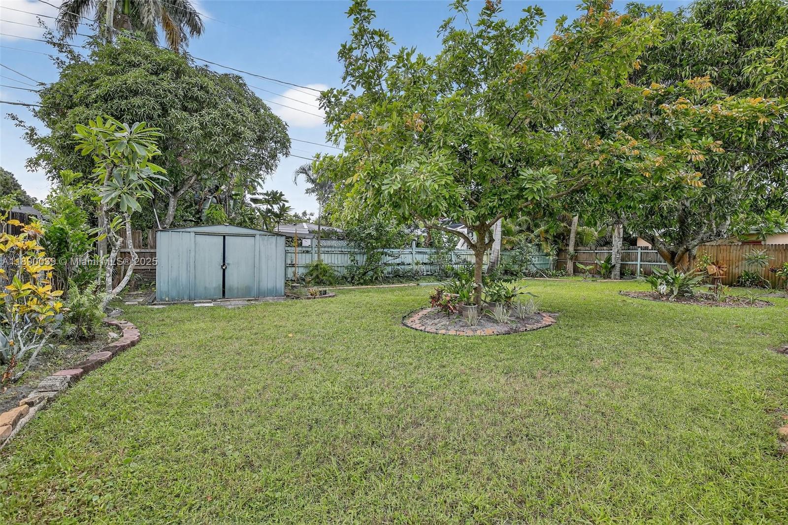 LLOYD ESTATES - Residential Lease