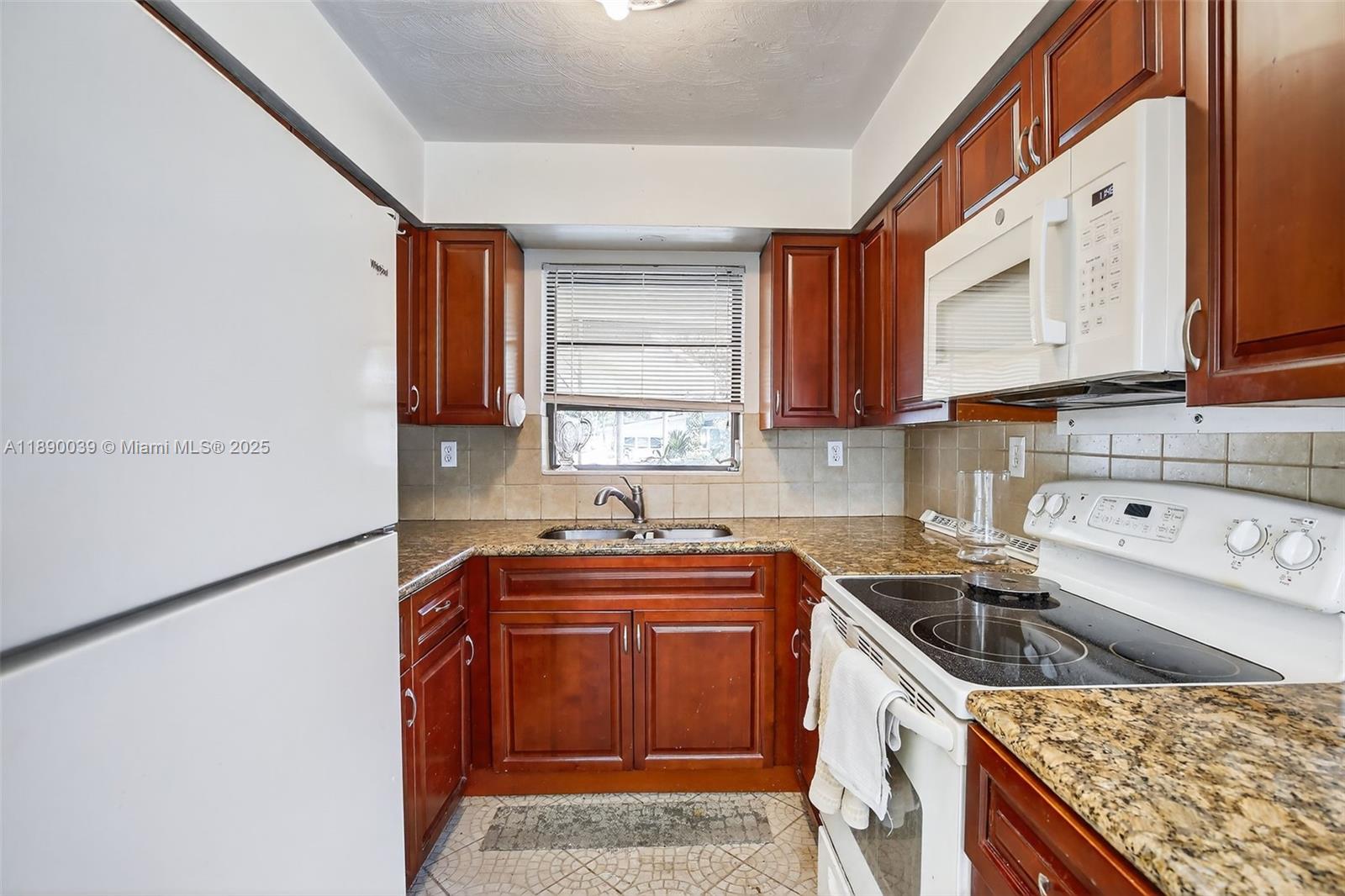 LLOYD ESTATES - Residential Lease