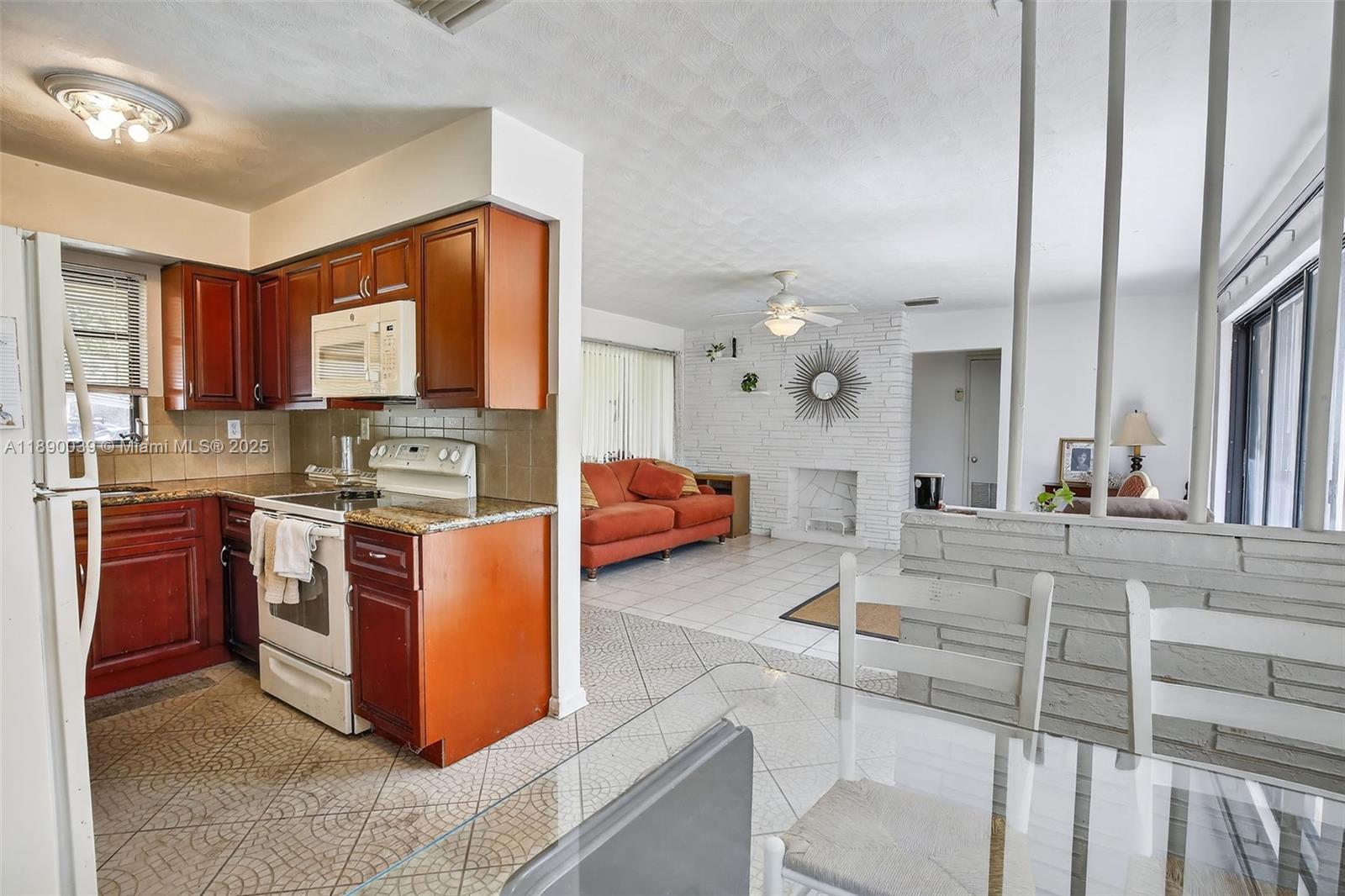 LLOYD ESTATES - Residential Lease