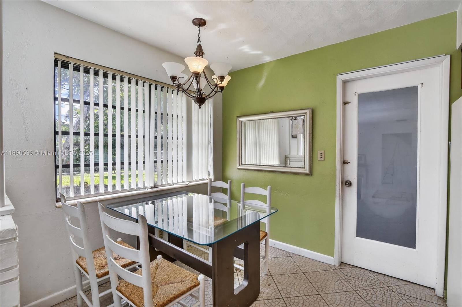 LLOYD ESTATES - Residential Lease