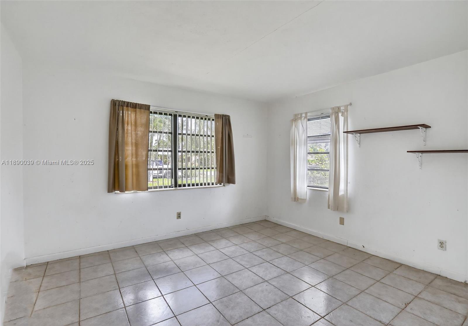 LLOYD ESTATES - Residential Lease