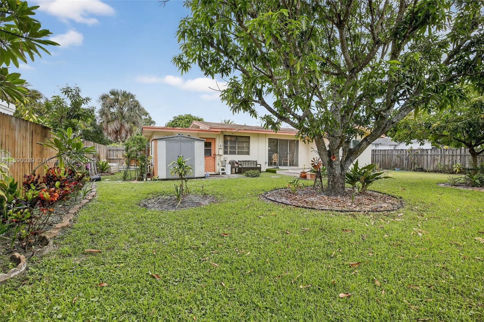 LLOYD ESTATES - Residential Lease