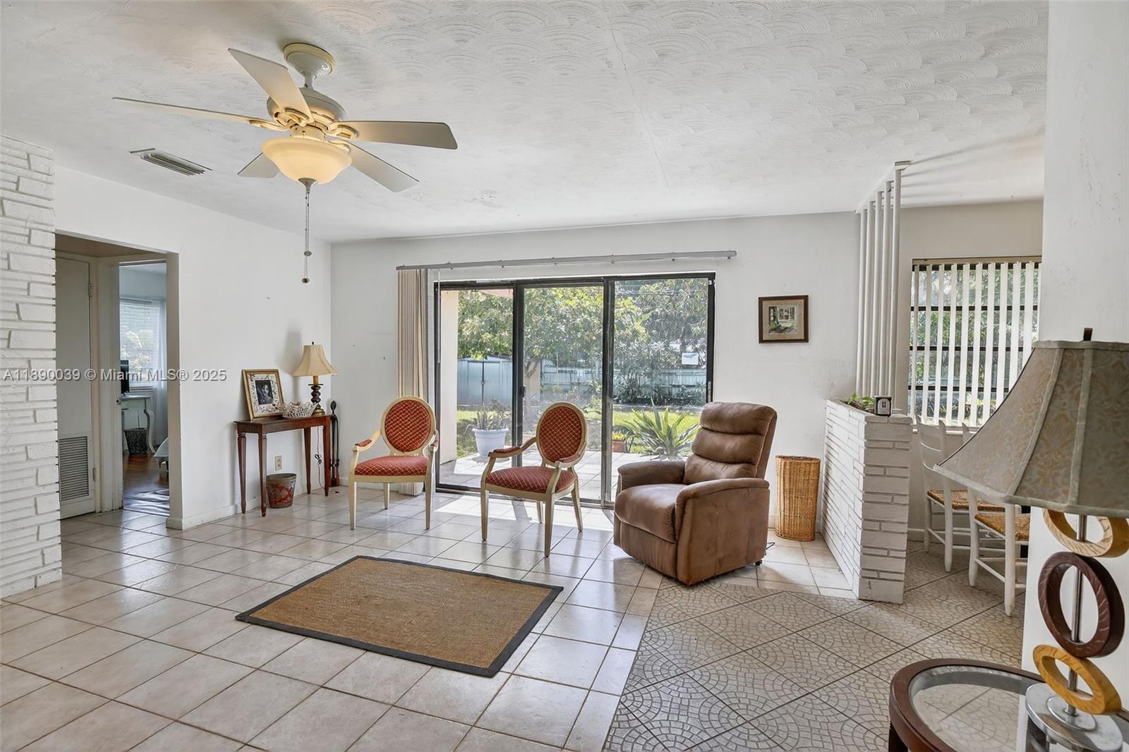 LLOYD ESTATES - Residential Lease