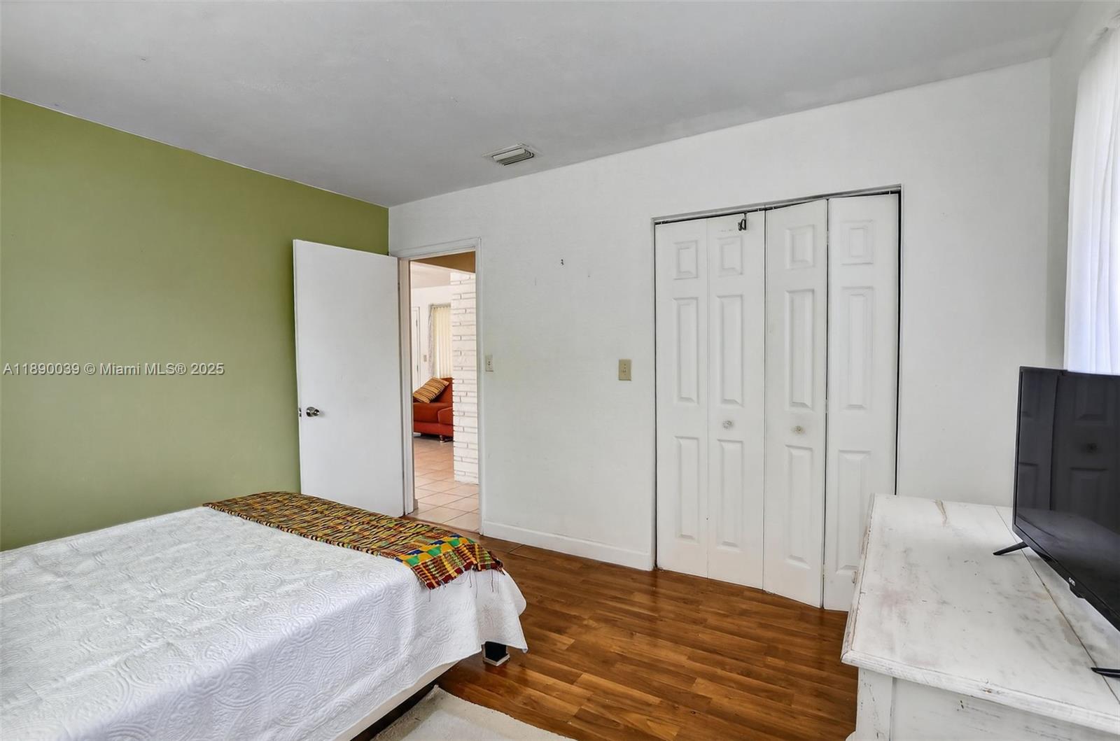 LLOYD ESTATES - Residential Lease