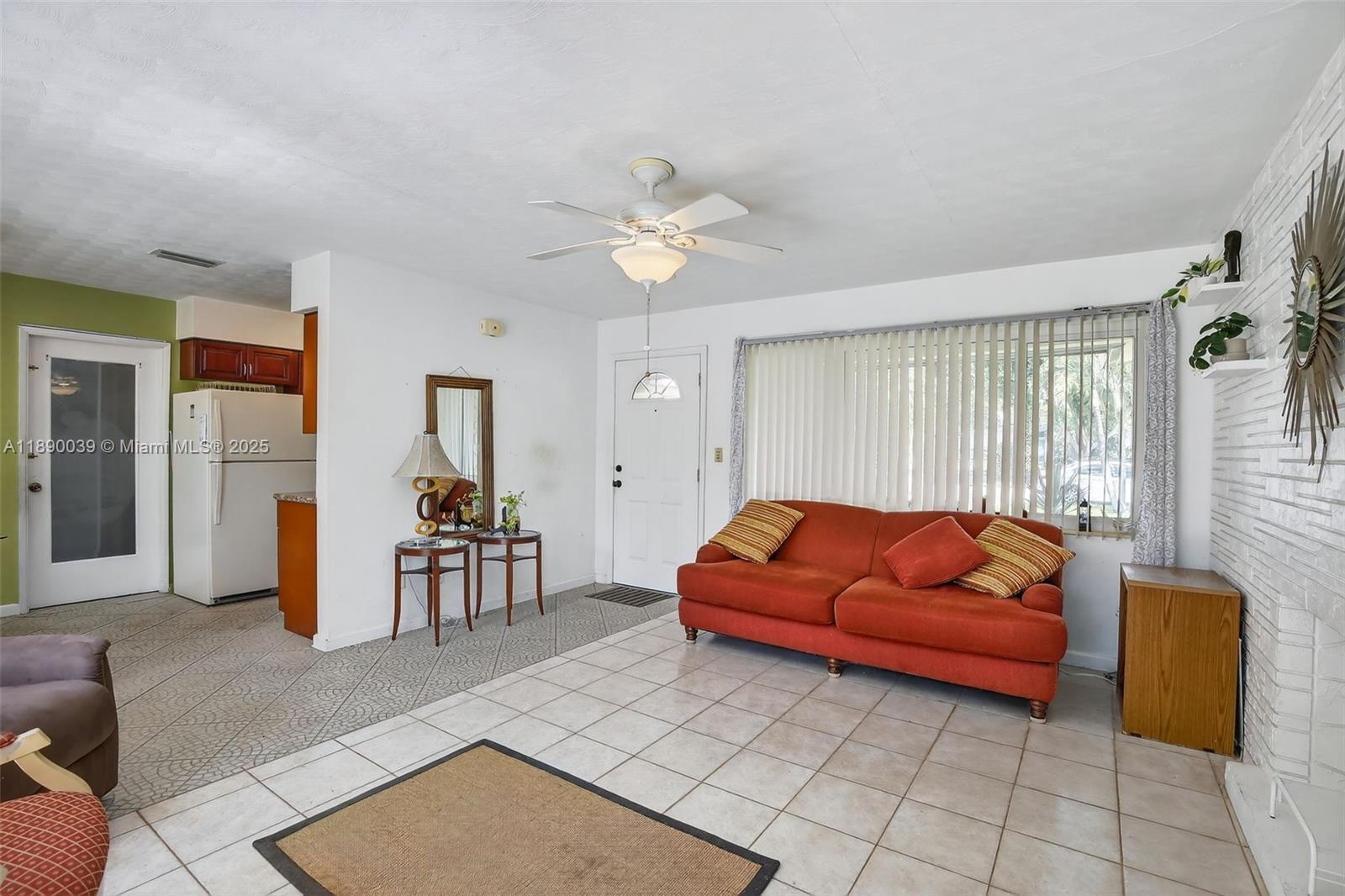 LLOYD ESTATES - Residential Lease