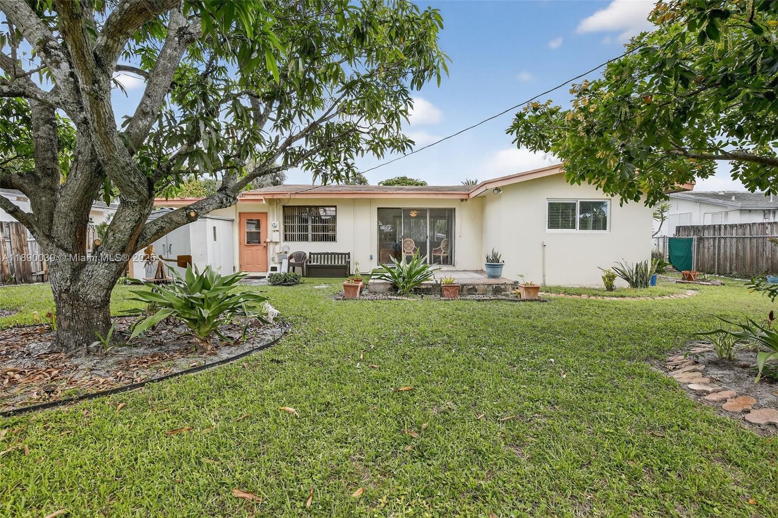 LLOYD ESTATES - Residential Lease
