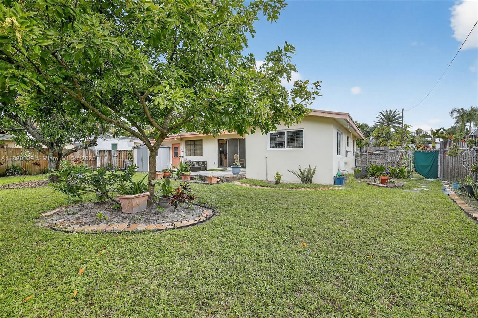 LLOYD ESTATES - Residential Lease