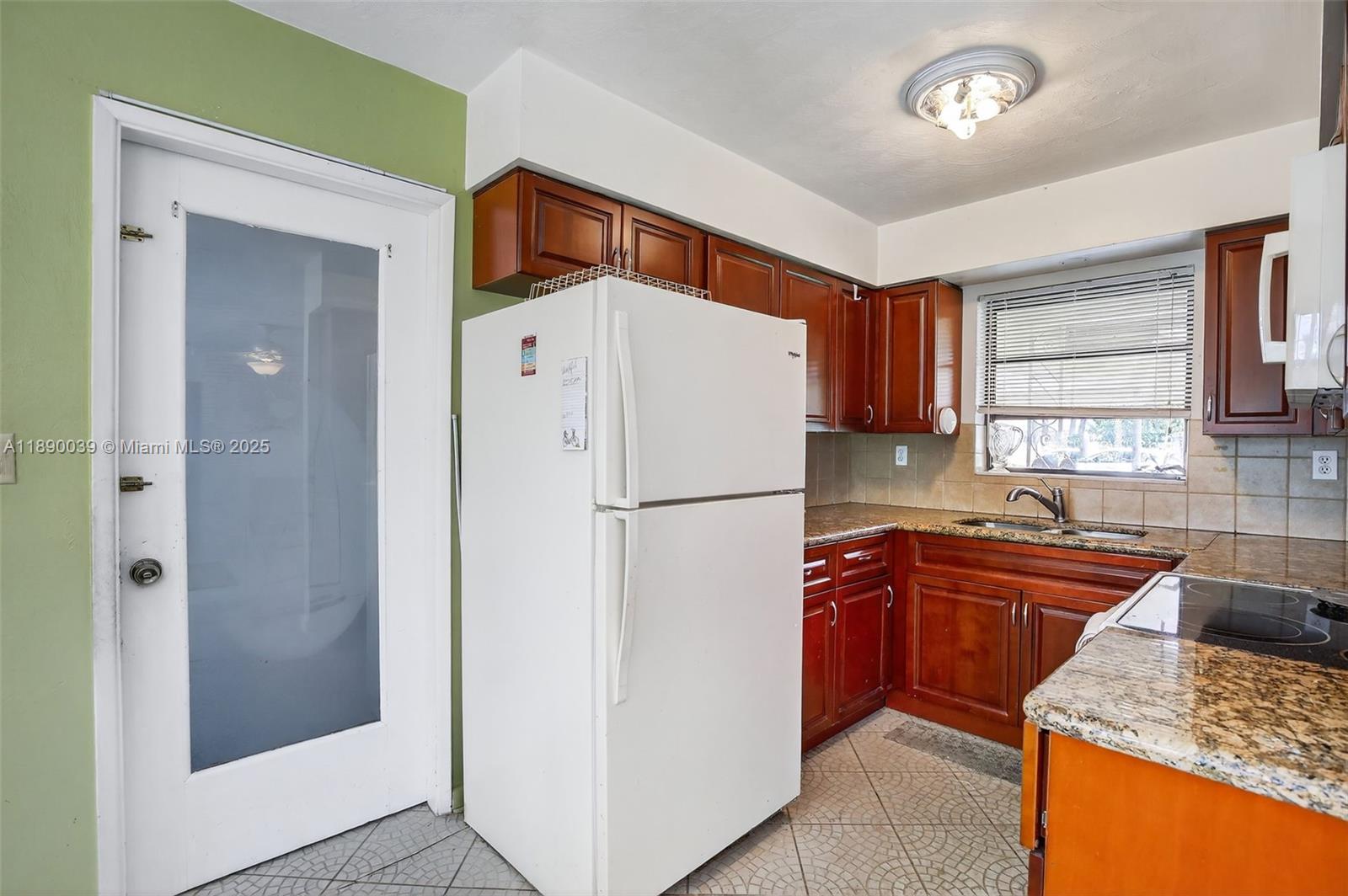 LLOYD ESTATES - Residential Lease
