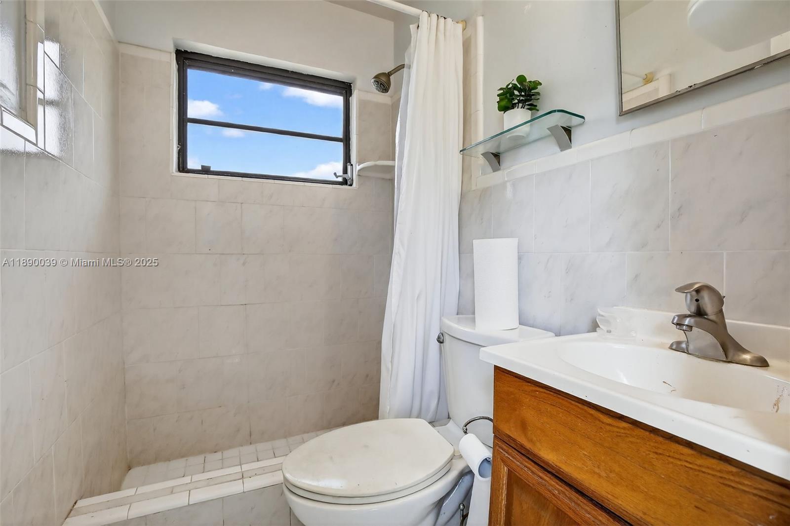 LLOYD ESTATES - Residential Lease