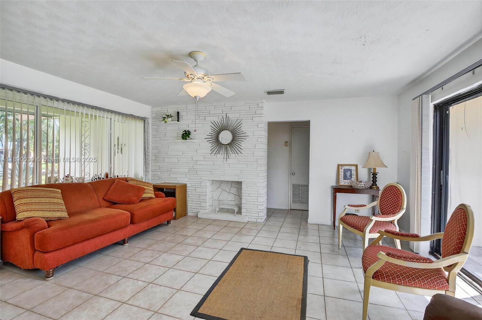 LLOYD ESTATES - Residential Lease