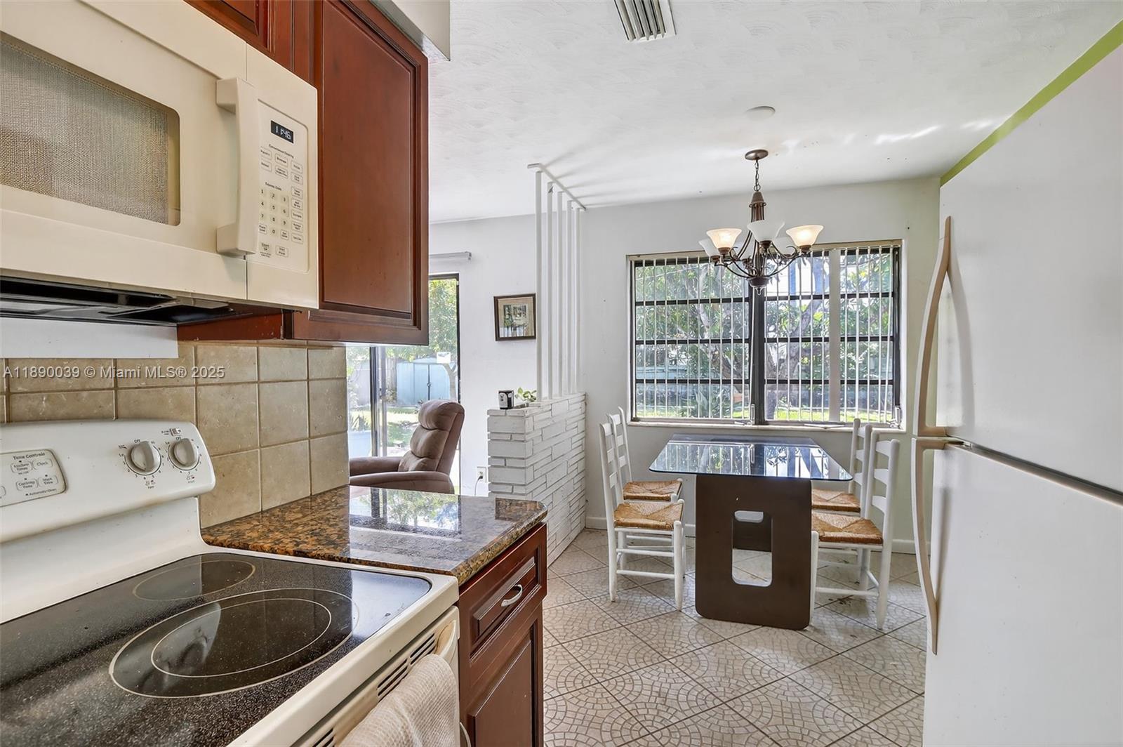 LLOYD ESTATES - Residential Lease