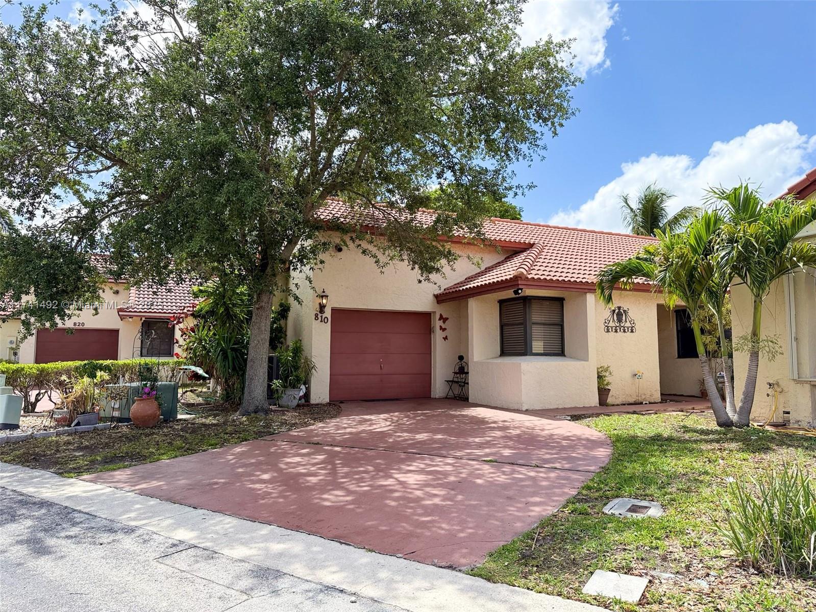 810 Sw 113th Ter, Pembroke Pines, Miami-Dade County, Florida - 3 Bedrooms  
2 Bathrooms - 