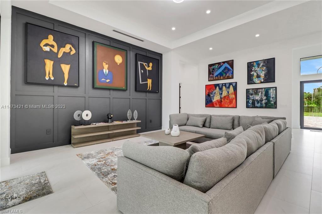 GOLDEN GATE ESTATES - Residential