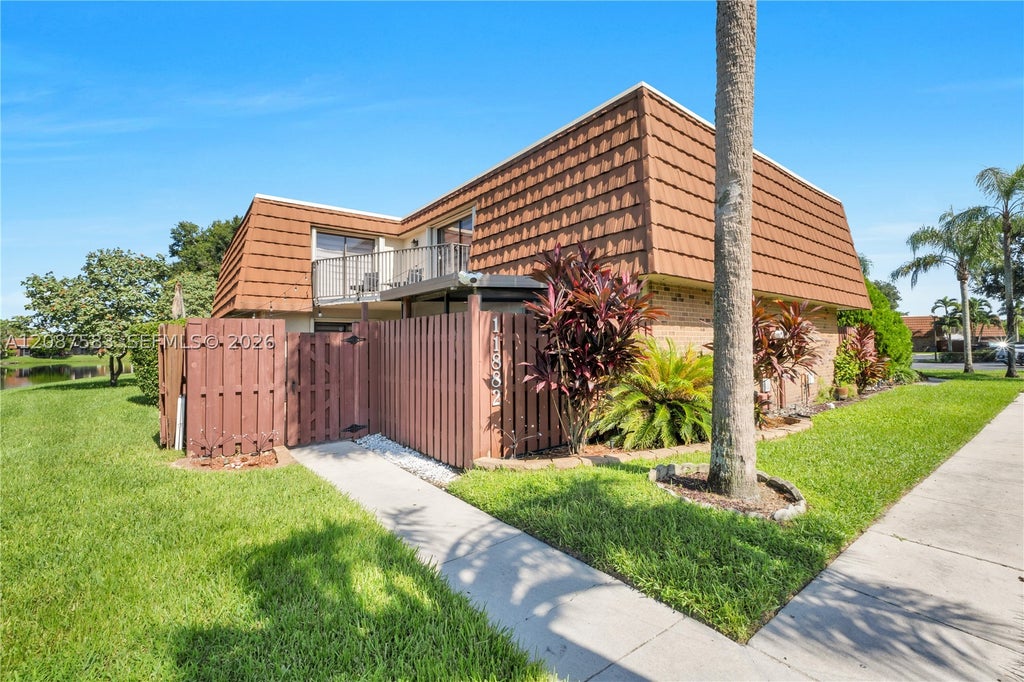 Photo of 11882 SW 12th Pl, Davie, FL 33325 (MLS # A12087583)