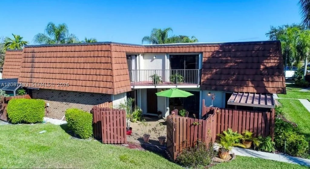 Photo of 11882 SW 12th Pl, Davie, FL 33325 (MLS # A12087583)