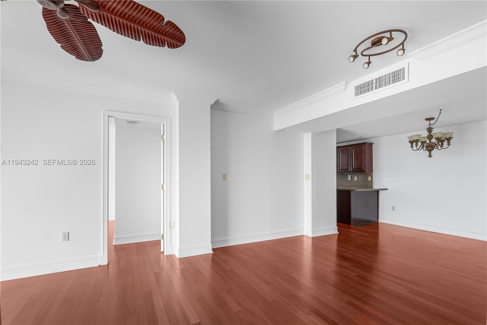 STRATFORD HOUSE CONDO - Residential