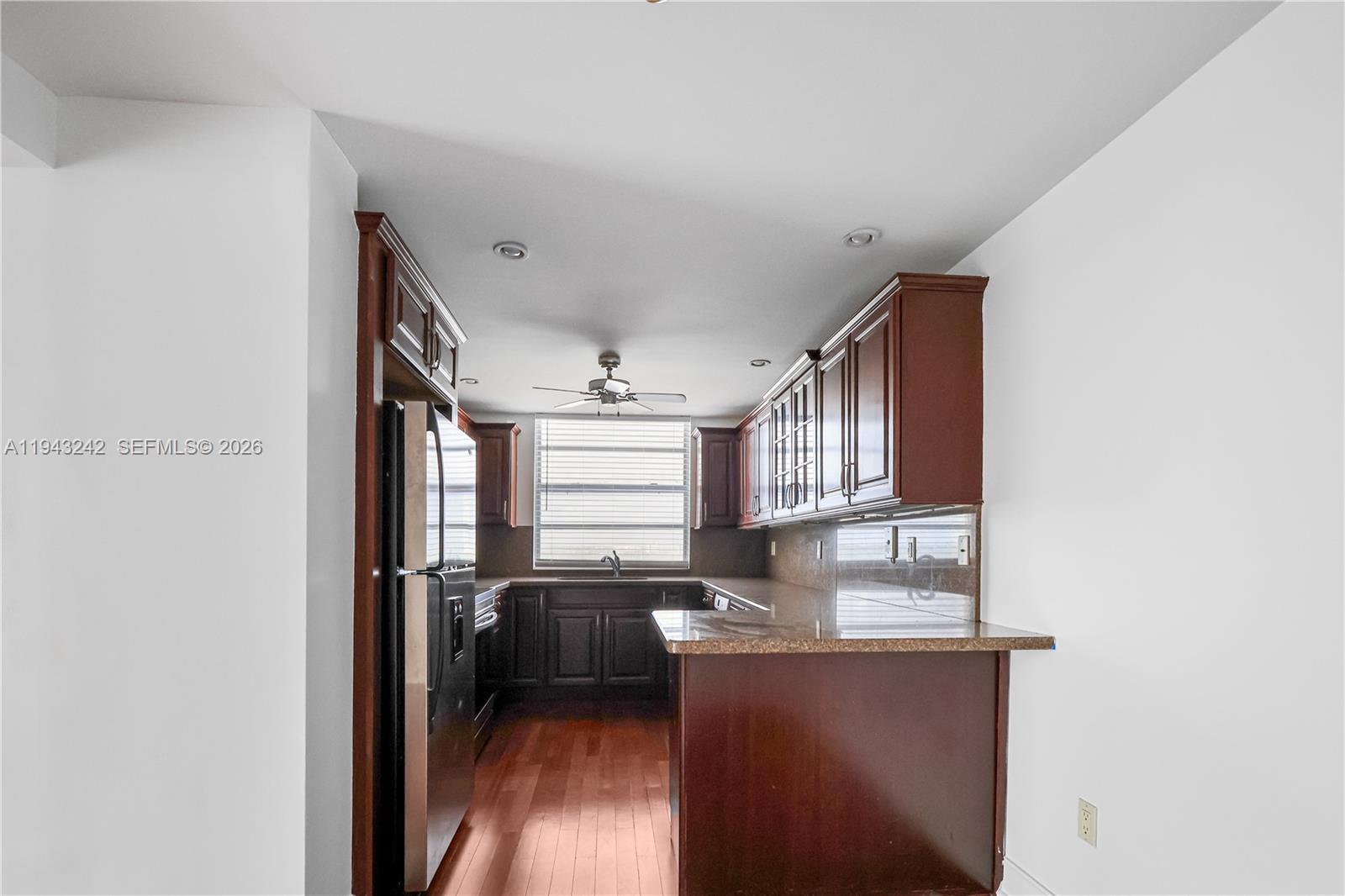 STRATFORD HOUSE CONDO - Residential