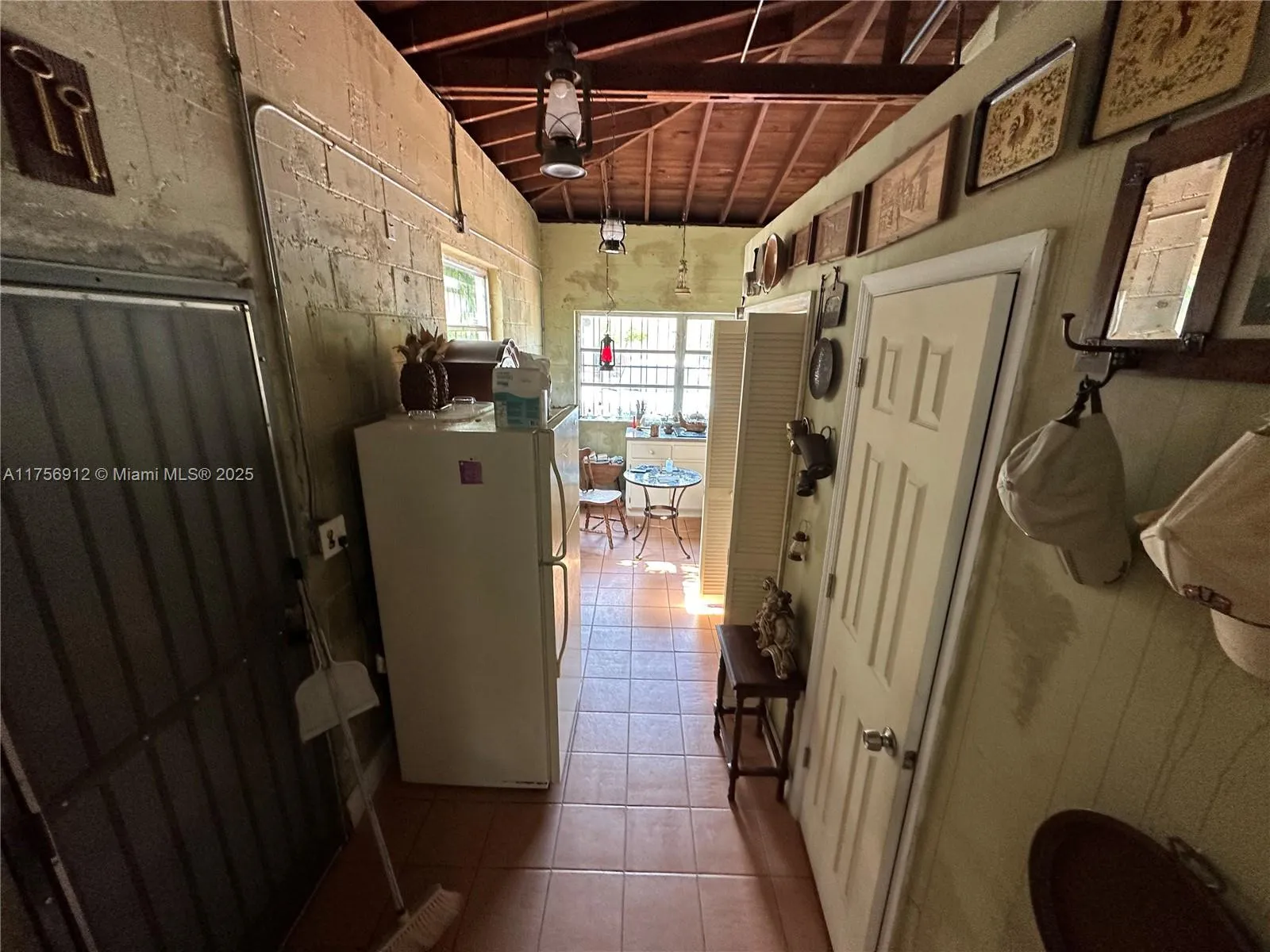 Miami, Florida 33145, United States, 2 Bedrooms Bedrooms, ,2 BathroomsBathrooms,Residential,Pending,82351