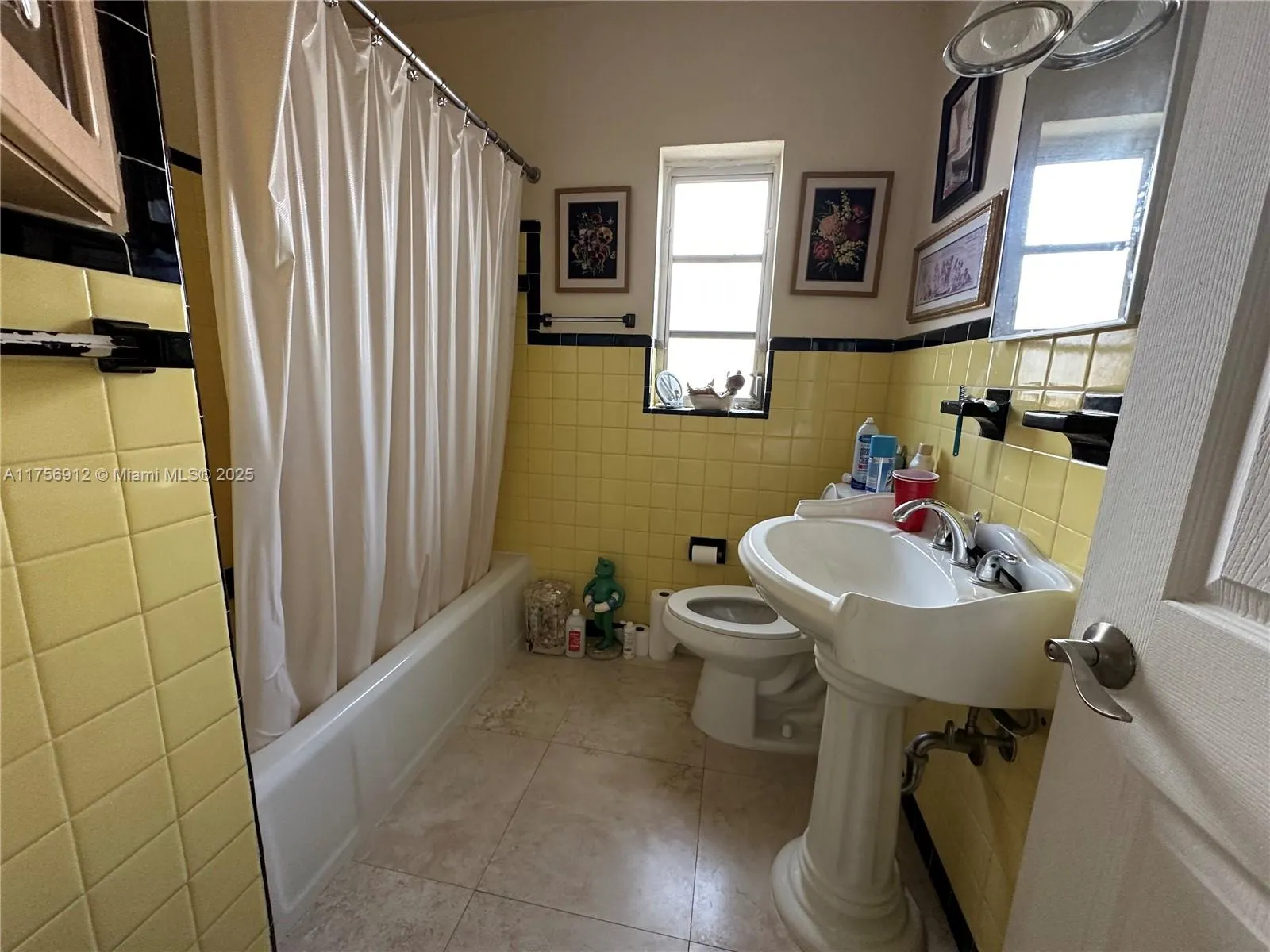 Miami, Florida 33145, United States, 2 Bedrooms Bedrooms, ,2 BathroomsBathrooms,Residential,Pending,82351