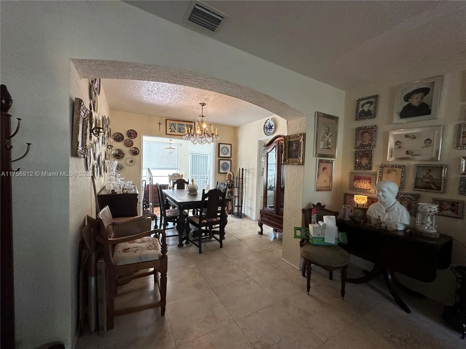 Miami, Florida 33145, United States, 2 Bedrooms Bedrooms, ,2 BathroomsBathrooms,Residential,Pending,82351