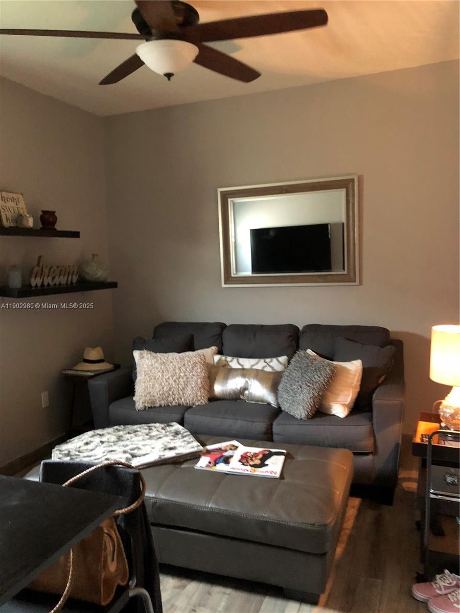 PARK LAKES SEC 4 - Residential Lease