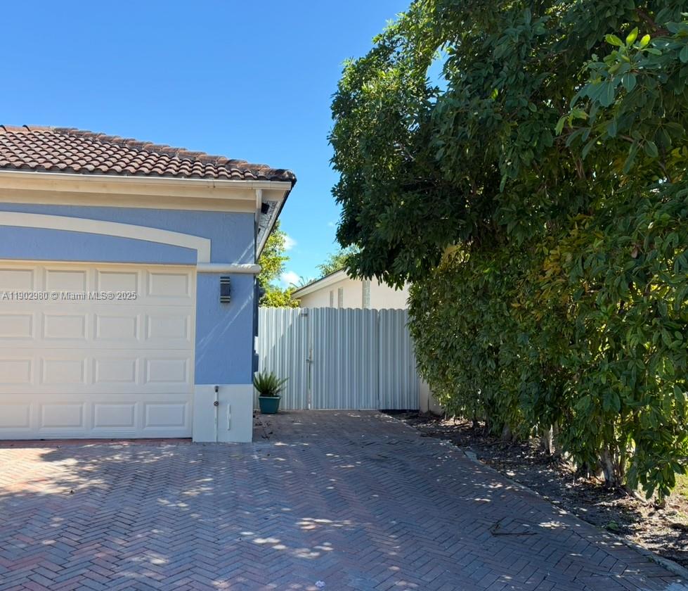 PARK LAKES SEC 4 - Residential Lease