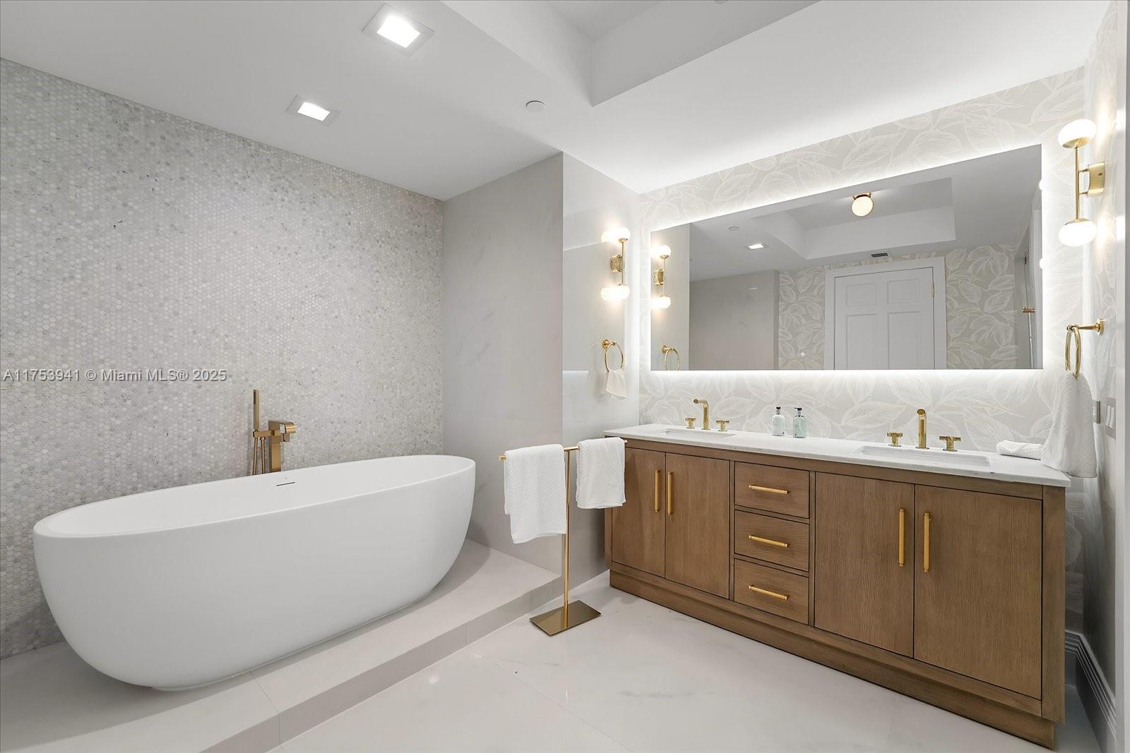 7400 OCEANSIDE AT FISHER - Residential