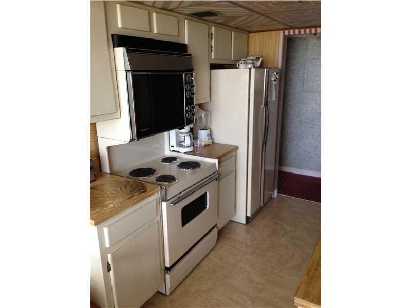 WINSTON TOWERS 600 CONDO - Residential Lease