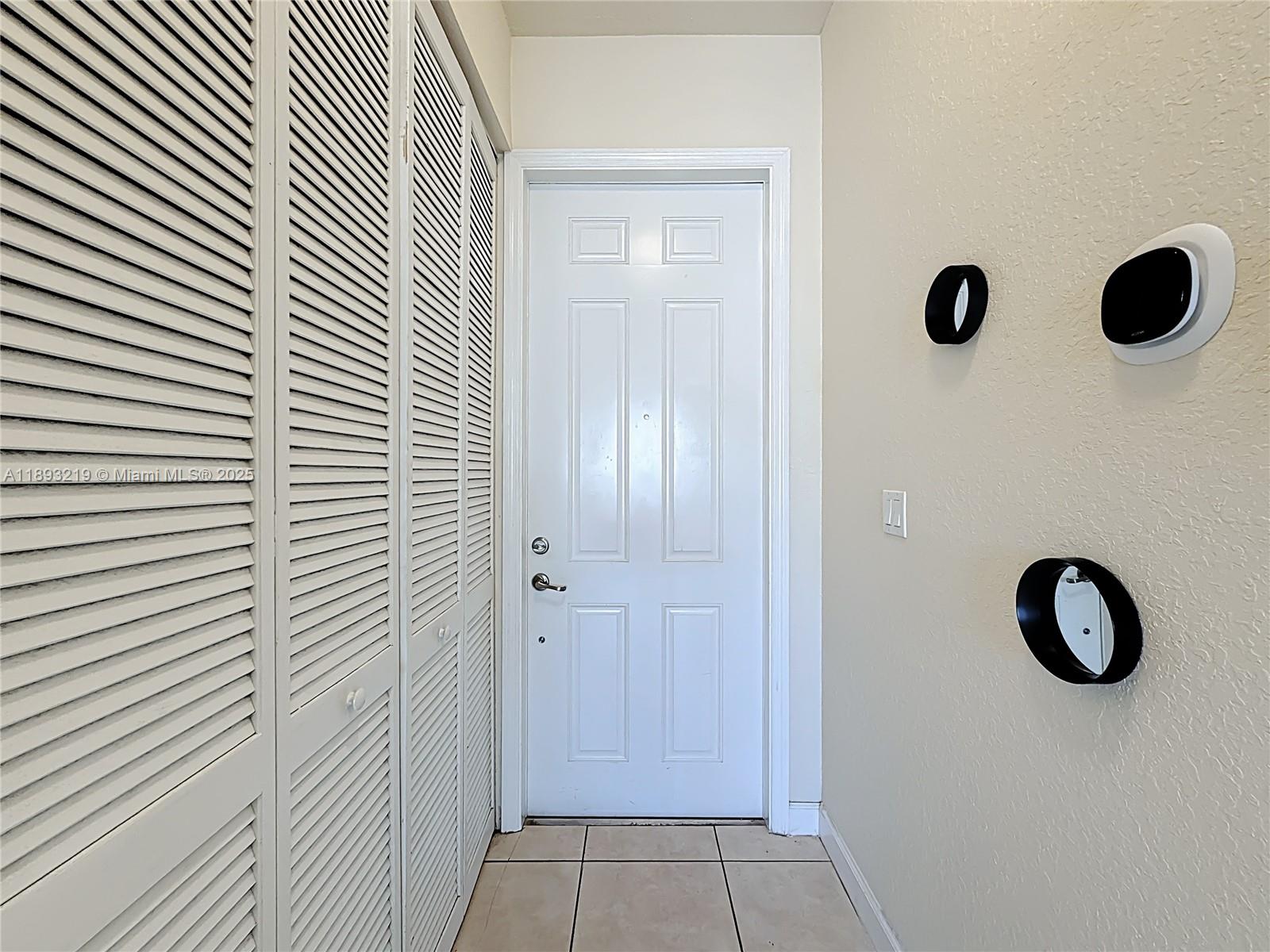 FIJI CONDO NO 3 - Residential