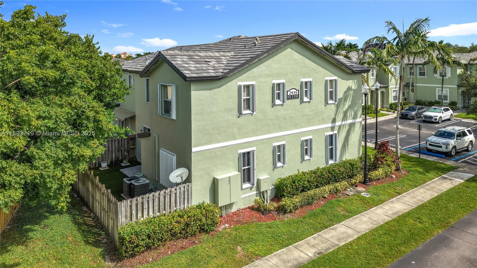 FIJI CONDO NO 3 - Residential