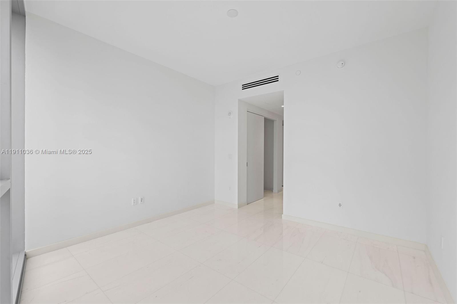 300 BISCAYNE BLVD WAY COND - Residential