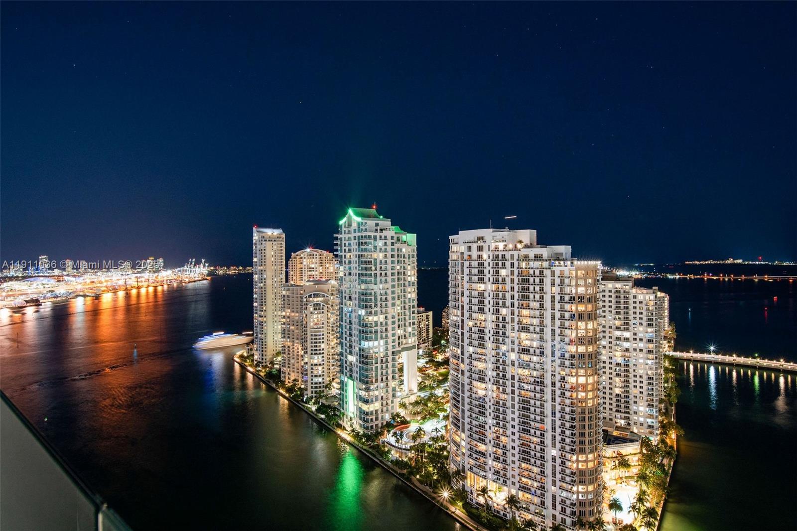 300 BISCAYNE BLVD WAY COND - Residential