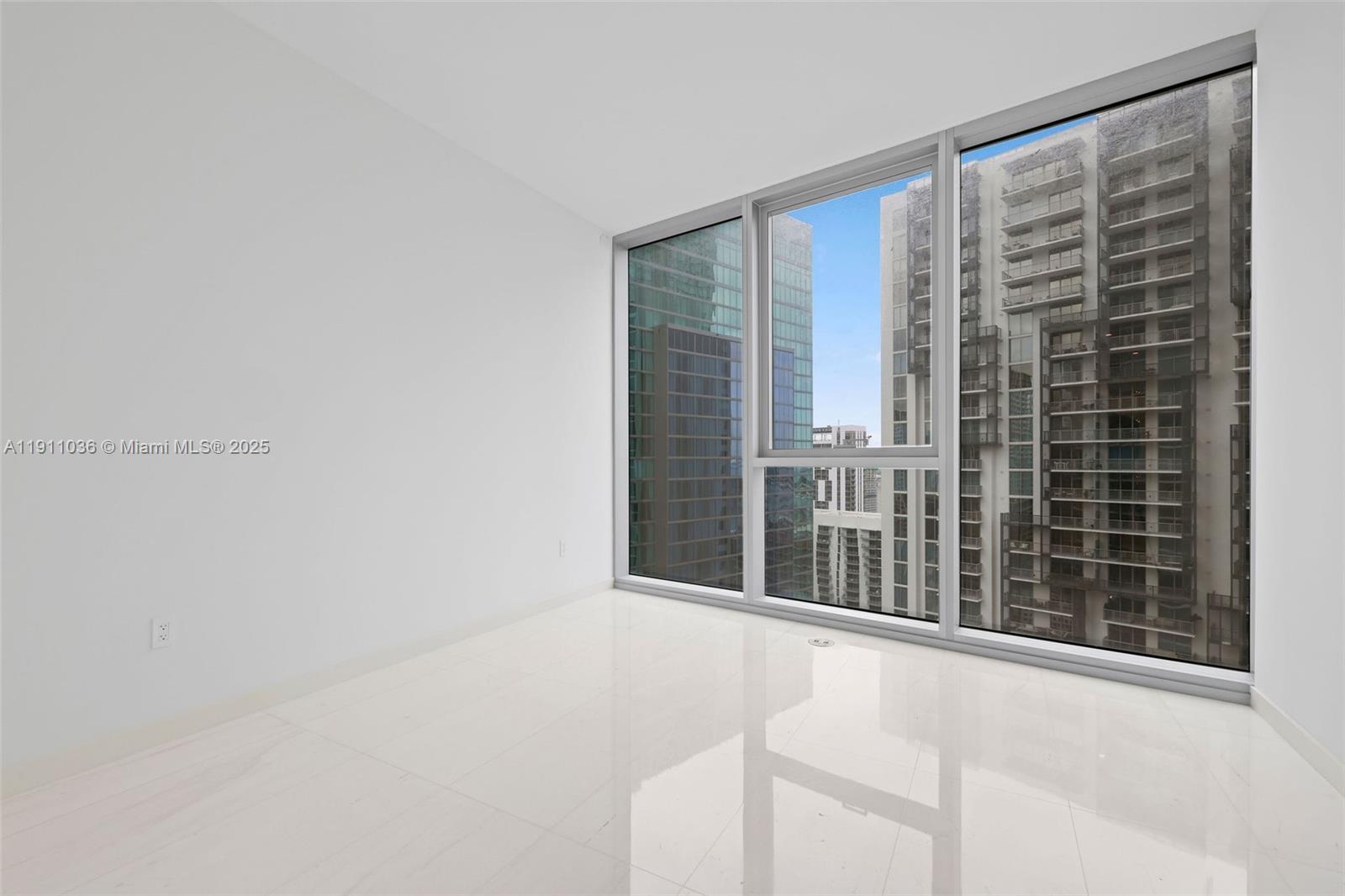 300 BISCAYNE BLVD WAY COND - Residential