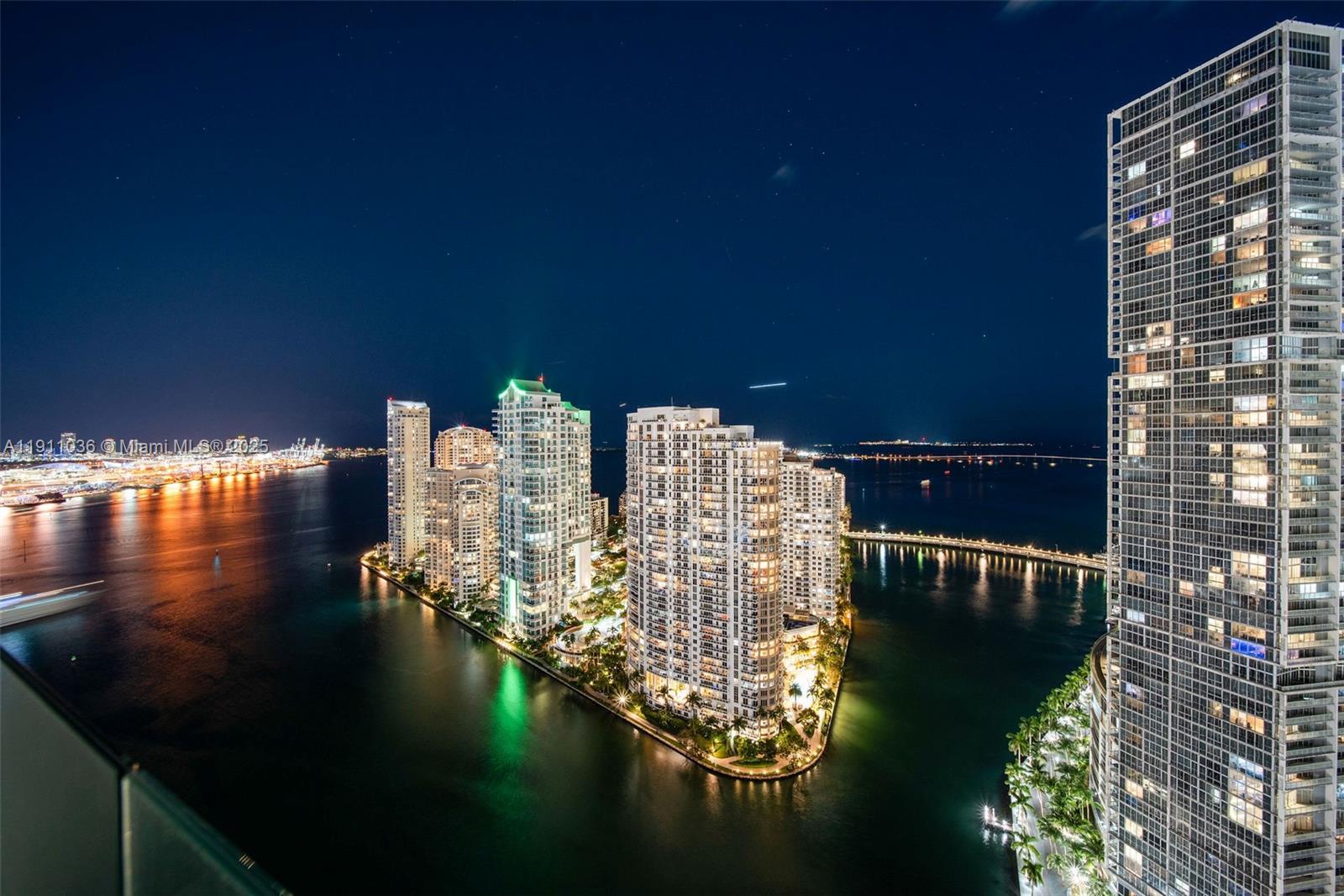 300 BISCAYNE BLVD WAY COND - Residential