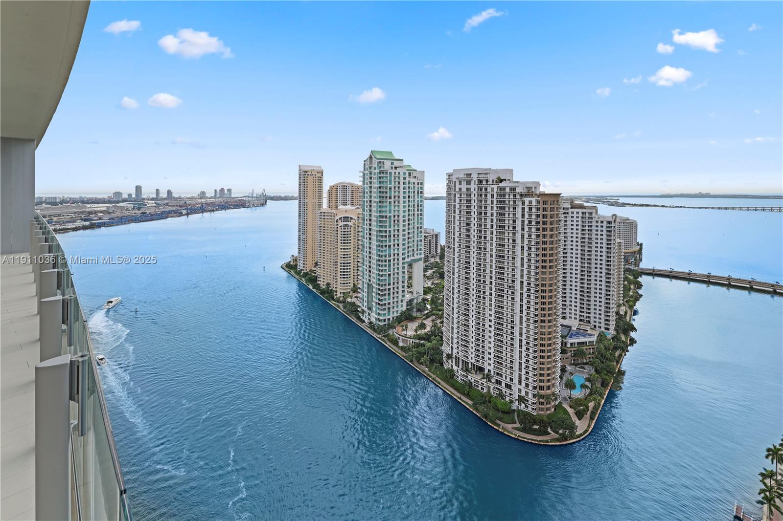 300 BISCAYNE BLVD WAY COND - Residential