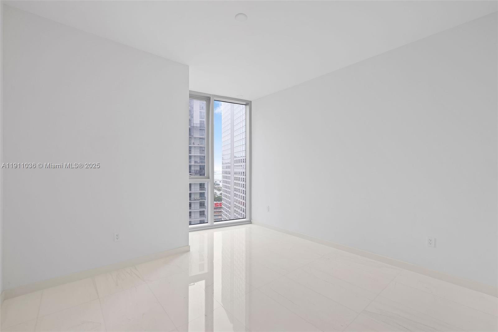 300 BISCAYNE BLVD WAY COND - Residential
