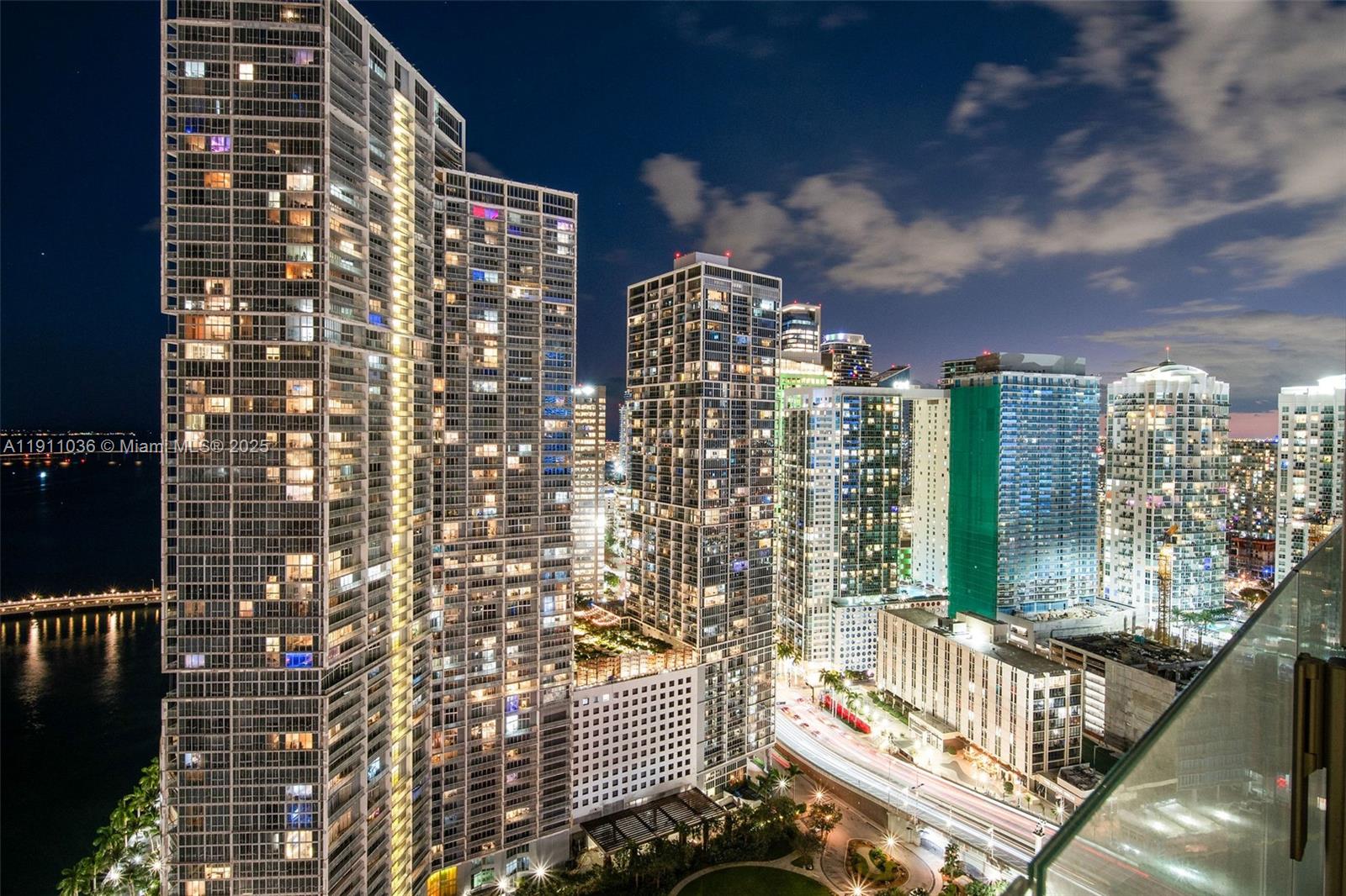 300 BISCAYNE BLVD WAY COND - Residential