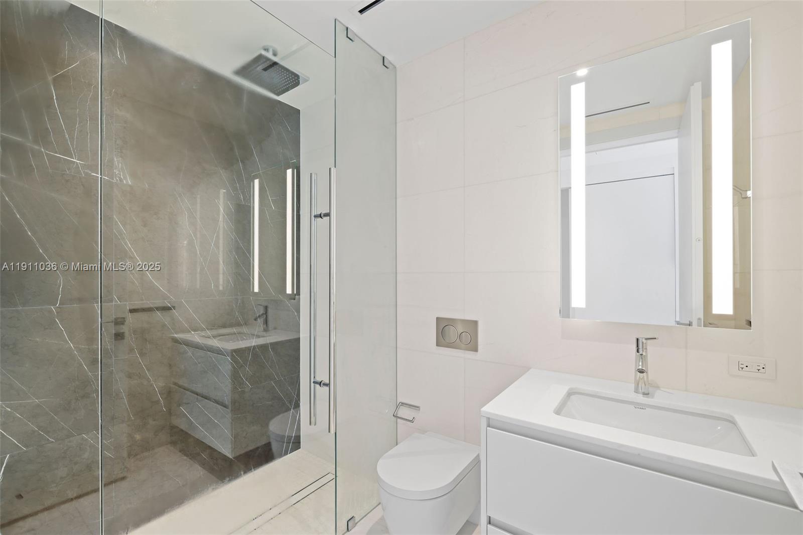 300 BISCAYNE BLVD WAY COND - Residential